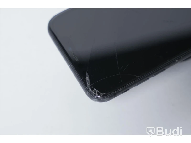 iPhone 11 64GB - Batterihälsa: 91 procent, Skärmen har sprickor samt repor