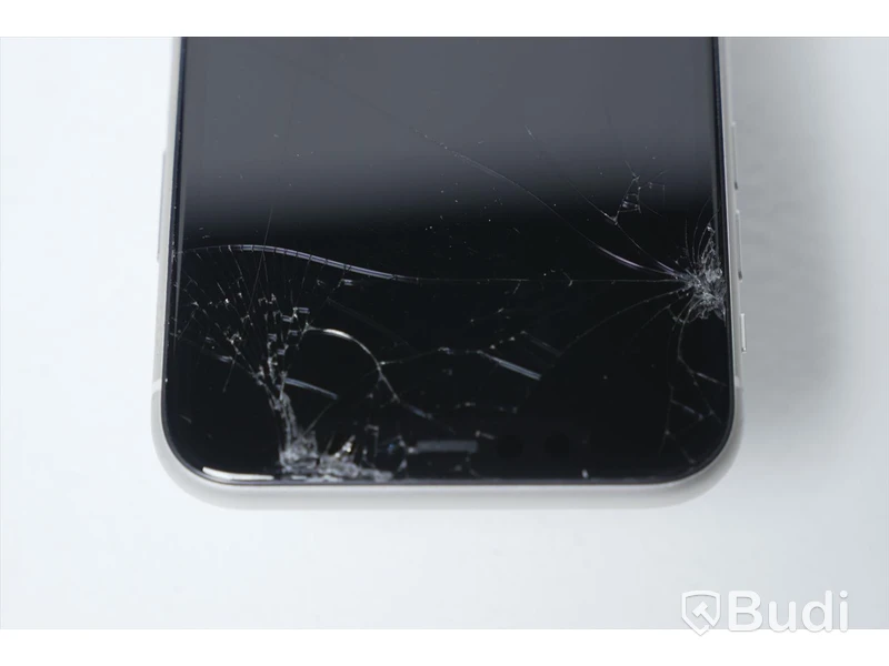 iPhone 11 64GB - Batterihälsa: 97 procent, Skärmen har sprickor samt repor