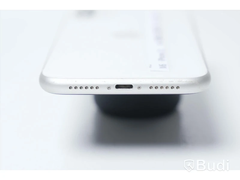iPhone 11 64GB - Batterihälsa: 97 procent, Skärmen har sprickor samt repor