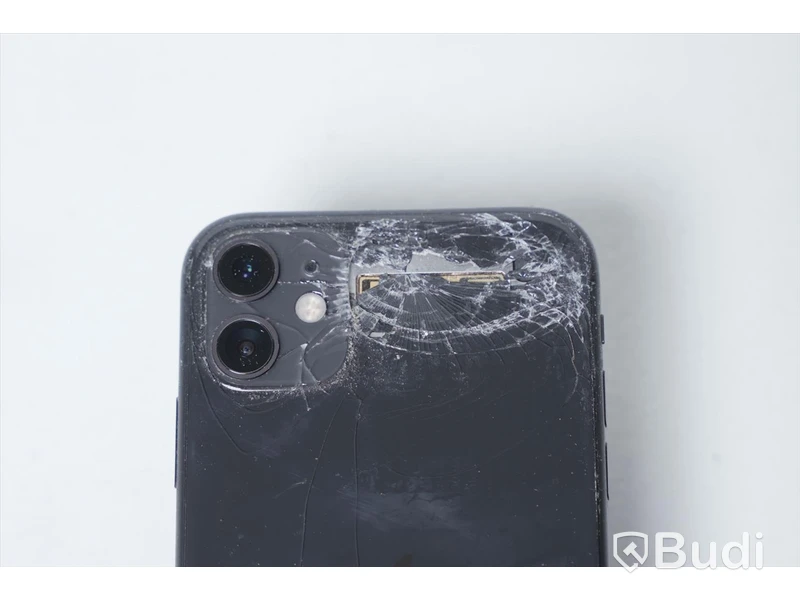 iPhone 11 64GB - Batterihälsa: 92 procent, Skadad baksida
