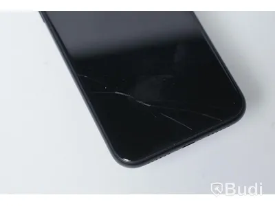 iPhone XR 128GB - Batterihälsa: 99 procent, Skärmen har sprickor samt repor