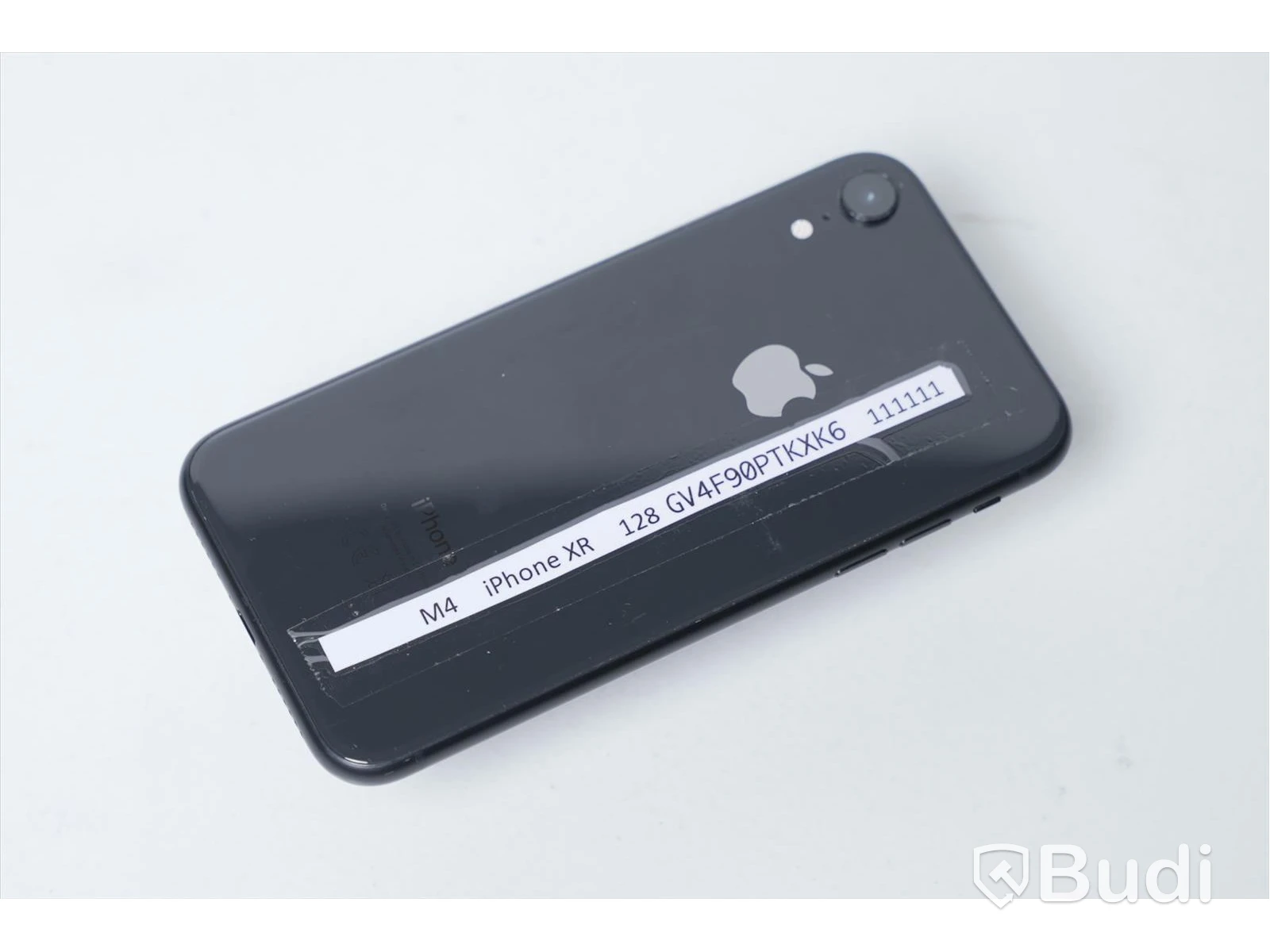 iPhone XR 128GB - Batterihälsa: 99 procent, Skärmen har sprickor samt repor
