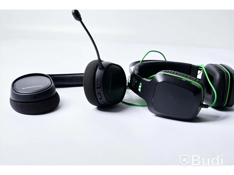 Två stycken headset för gaming - Steelseries och Razer