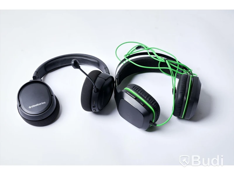 Två stycken headset för gaming - Steelseries och Razer