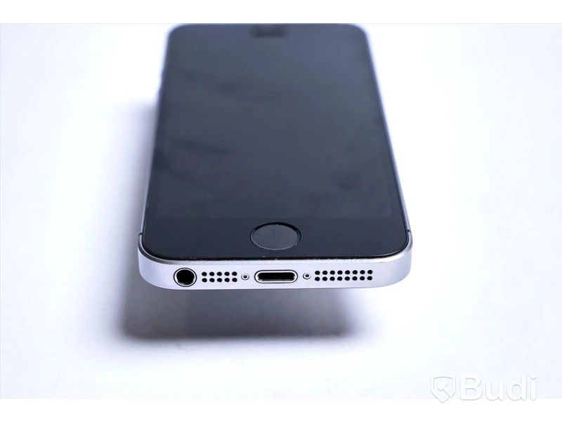 Mobil iPhone SE 64 GB, osäker batterihälsa. Saknar laddare.