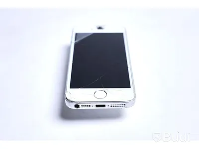 iPhone SE - 16 GB, osäker batterihälsa. Saknar laddare. Sprucken baksida