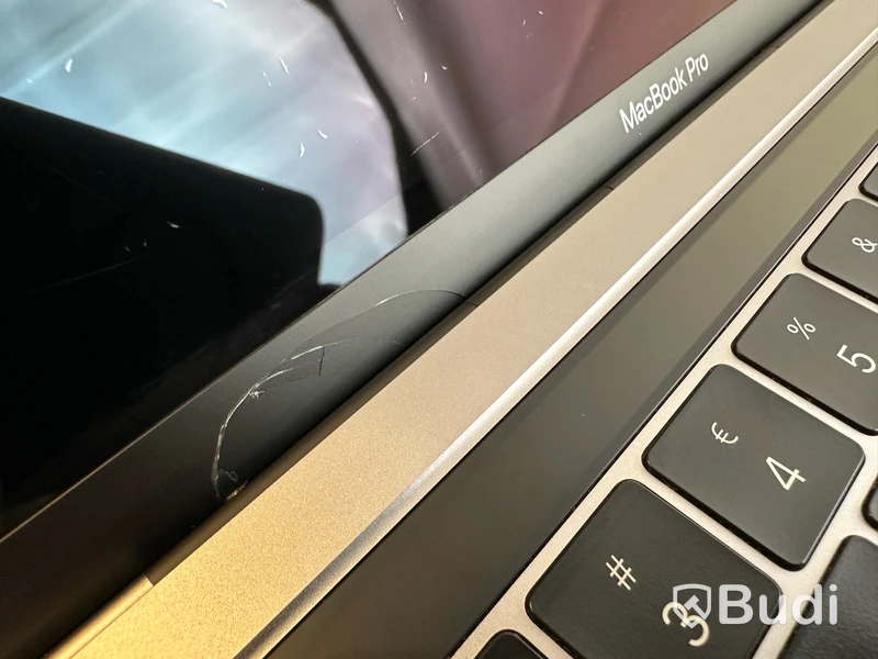 Dator Apple MacBook Pro 13tum (2017). OBS! Sprucken skärm.