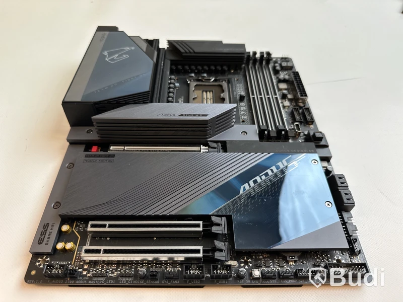 Gigabyte Aorus Z790 Master Moderkort.