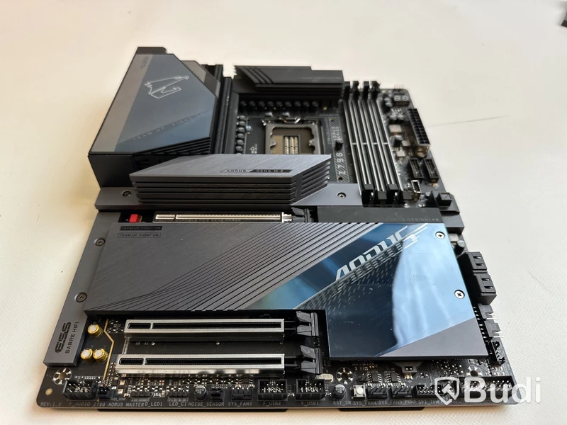 Gigabyte Aorus Z790 Master Moderkort.