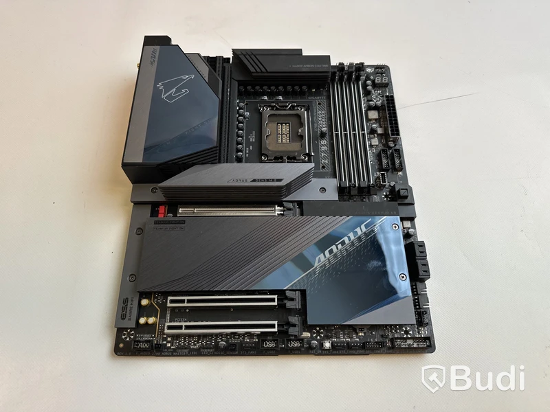 Gigabyte Aorus Z790 Master Moderkort.