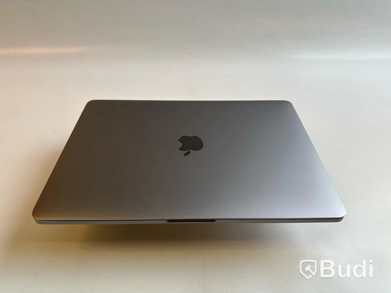 Dator Apple Macbook Pro 13tum (2018). OBS! Defekt undersida.