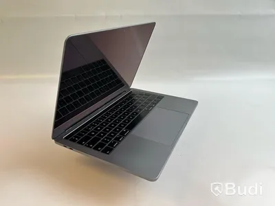 Dator Apple Macbook Pro 13tum (2018). OBS! Defekt undersida.
