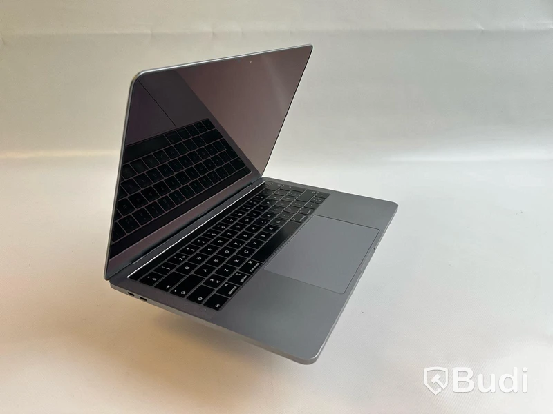 Dator Apple Macbook Pro 13tum (2018). OBS! Defekt undersida.