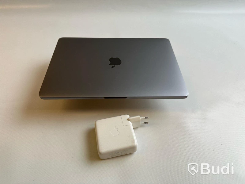 Dator Apple Macbook Pro 13tum (2018). OBS! Defekt undersida.