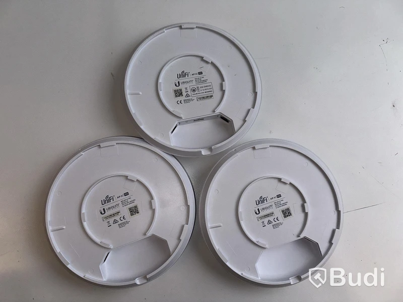 3 st. Ubiquiti AP AC Pro.