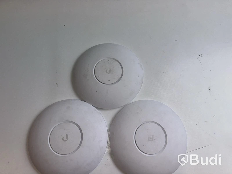 3 st. Ubiquiti AP AC Pro.