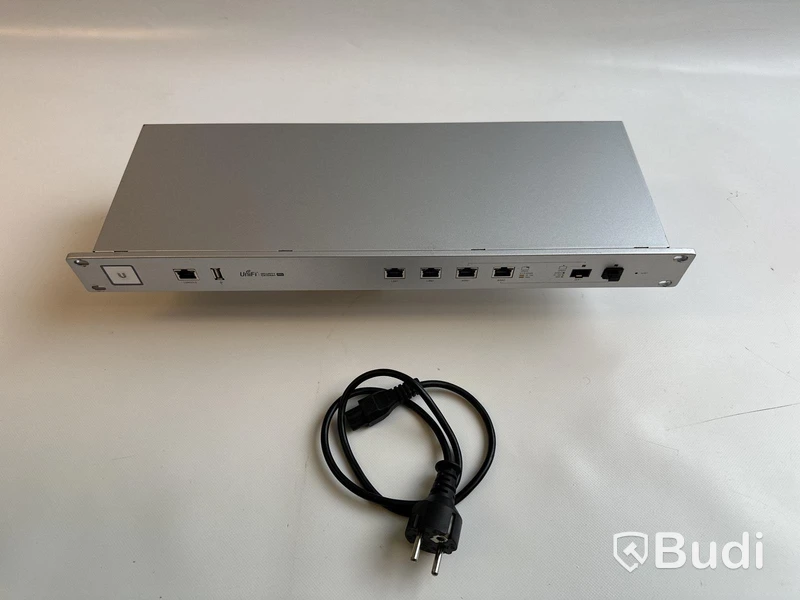 UniFi Security Gateway Pro 4 inkl. strömkabel.