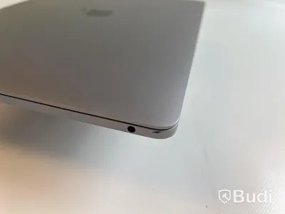 Dator Apple MacBook Pro 13 tum (2020) inkl. laddare.