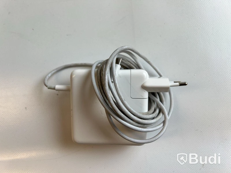 Dator Apple MacBook Pro 16 tum (2019) inkl. laddare.