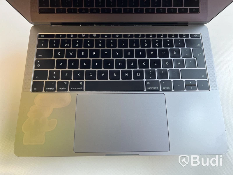 Dator Apple MacBook Pro 13 tum (2017) inkl. laddare.