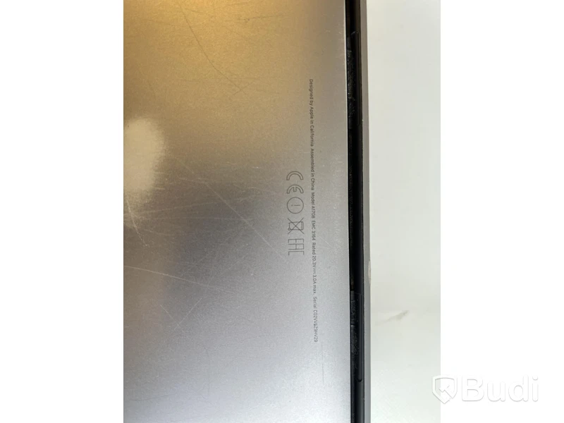 Dator Apple MacBook Pro 13 tum (2017) inkl. laddare.