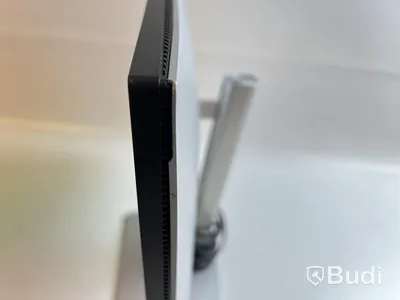 Datorskärm Dell Ultrasharp U2722D inkl. strömkabel. OBS! Defekt baksida.