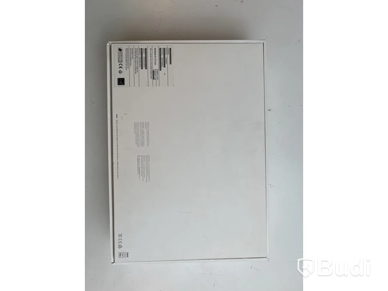 Dator MacBook Air M1 (2020) i originalförpackning inkl. Satechi USB Hub.