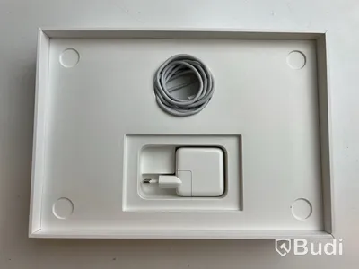 Dator MacBook Air M1 (2020) i originalförpackning inkl. Satechi USB Hub.
