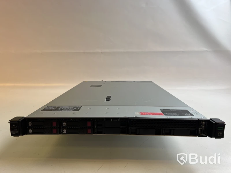 Server HPE ProLiant DL360 Gen10 och APC SmartUPS 1000.