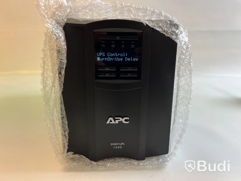 Server HPE ProLiant DL360 Gen10 och APC SmartUPS 1000.