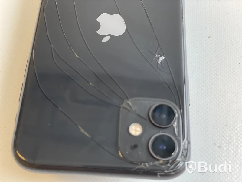Mobil Apple iPhone 11 64GB. OBS! Sprucken/repad skärm