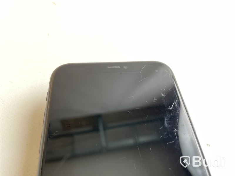 Mobil Apple iPhone 11 64GB. OBS! Repad skärm.