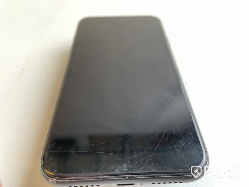 Mobil Apple iPhone 11 64GB. OBS! Repad skärm.