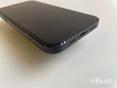 Mobil Apple iPhone 12 64GB. OBS! Sprucken baksida.