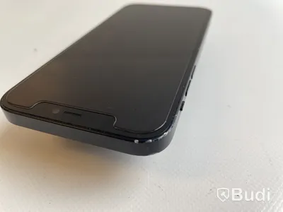 Mobil Apple iPhone 12 64GB. OBS! Sprucken baksida.