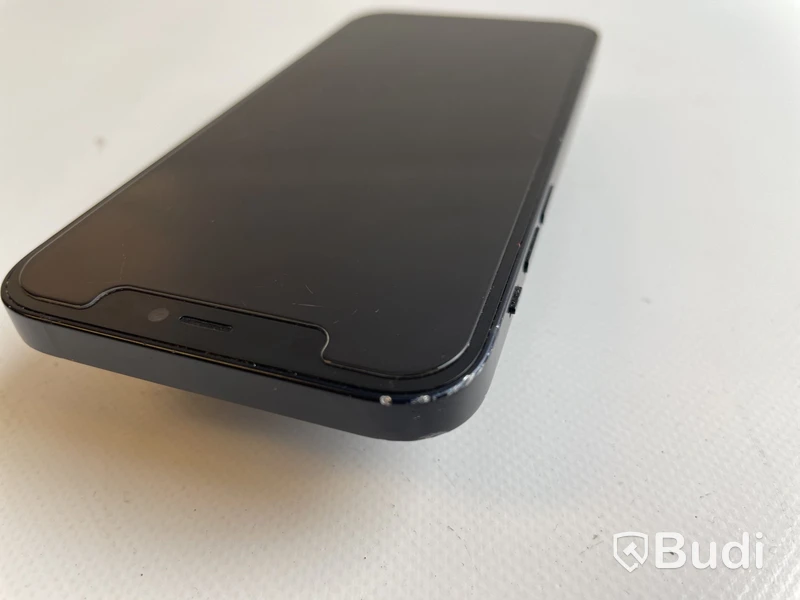 Mobil Apple iPhone 12 64GB. OBS! Sprucken baksida.
