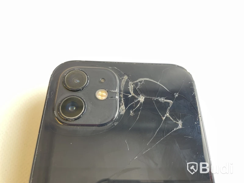 Mobil Apple iPhone 12 64GB. OBS! Sprucken/repad skärm.