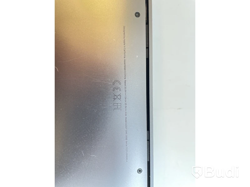 Dator Apple MacBook Air M1 (2020). OBS. Sprucken skärm.