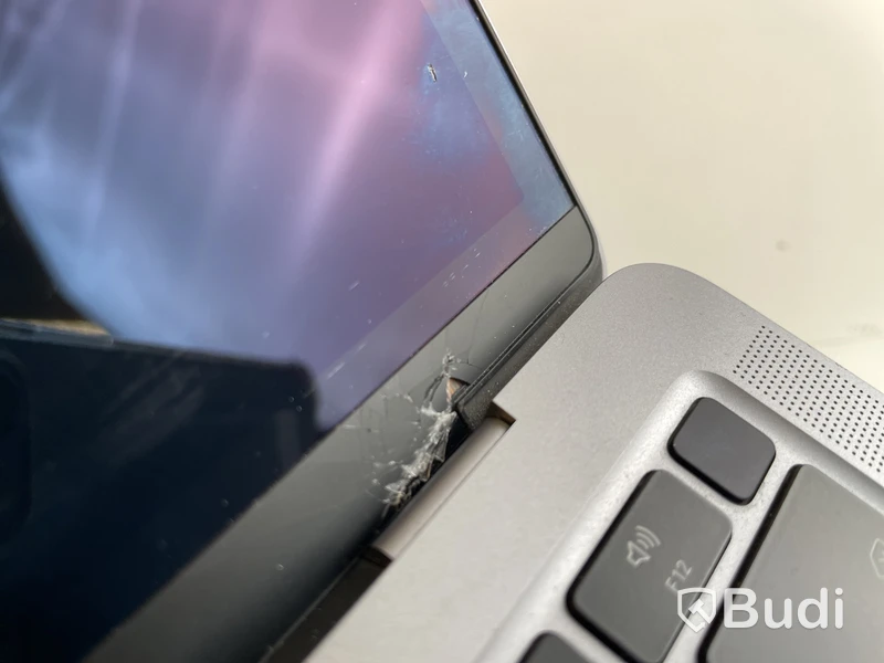 Dator Apple MacBook Air M1 (2020). OBS. Sprucken skärm.