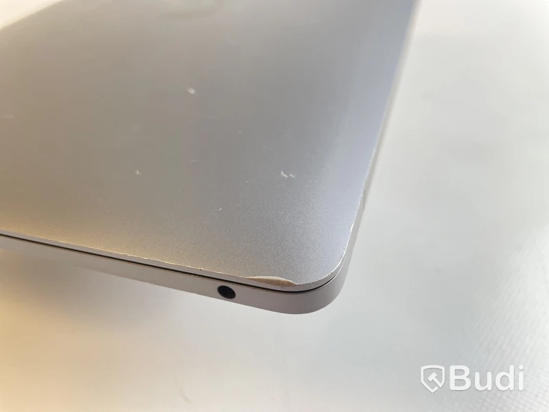 Dator Apple MacBook Air M1 (2020). OBS. Sprucken skärm.