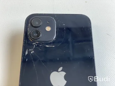 Mobil Apple iPhone 12 64GB. OBS! Sprucken baksida.