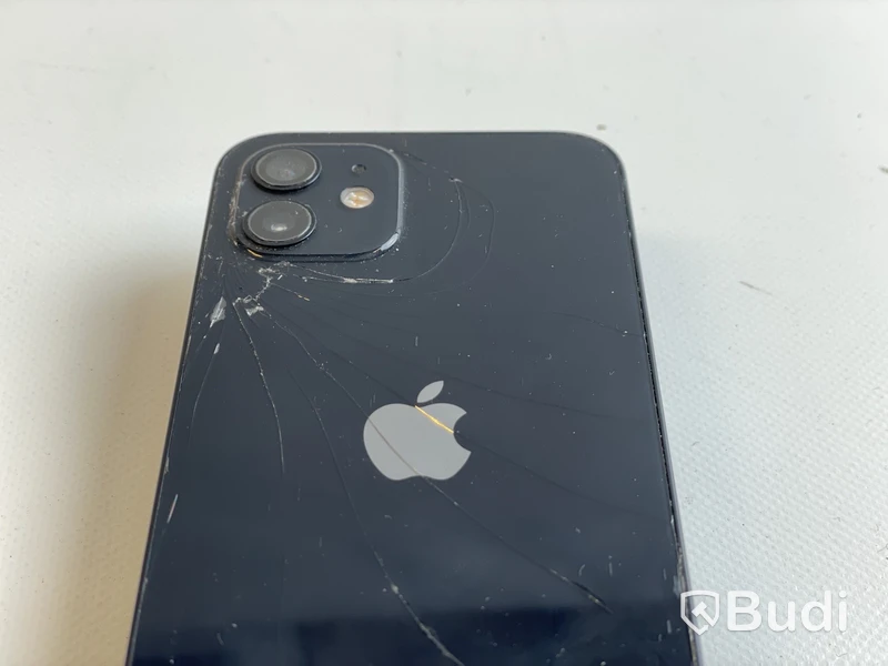 Mobil Apple iPhone 12 64GB. OBS! Sprucken baksida.