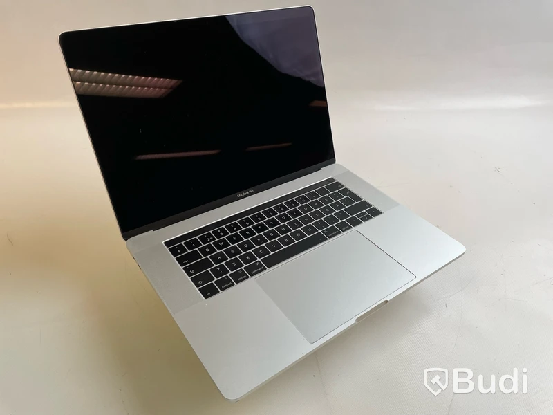 Dator Apple MacBook Pro 15tum (2017). OBS! Repad skärm.