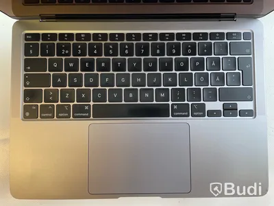 Dator Apple MacBook Air M1 (2020). OBS! Sprucken skärm.