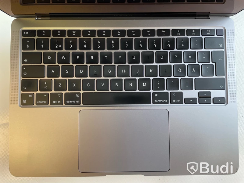 Dator Apple MacBook Air M1 (2020). OBS! Sprucken skärm.