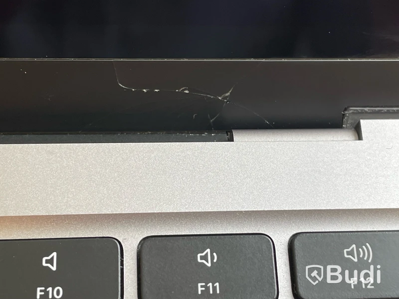Dator Apple MacBook Air M1 (2020). OBS! Sprucken skärm.