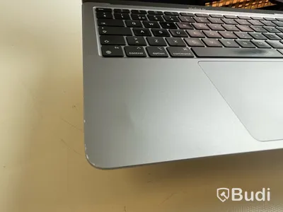 Dator Apple MacBook Air M1 (2020). OBS! Sprucken skärm.