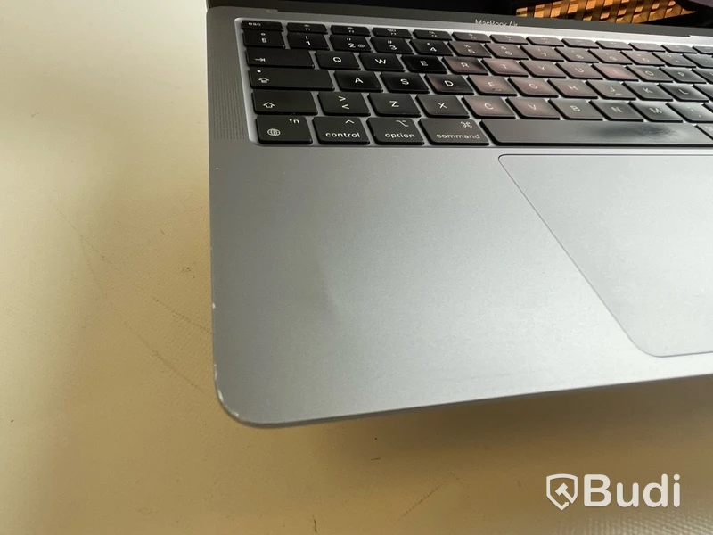Dator Apple MacBook Air M1 (2020). OBS! Sprucken skärm.