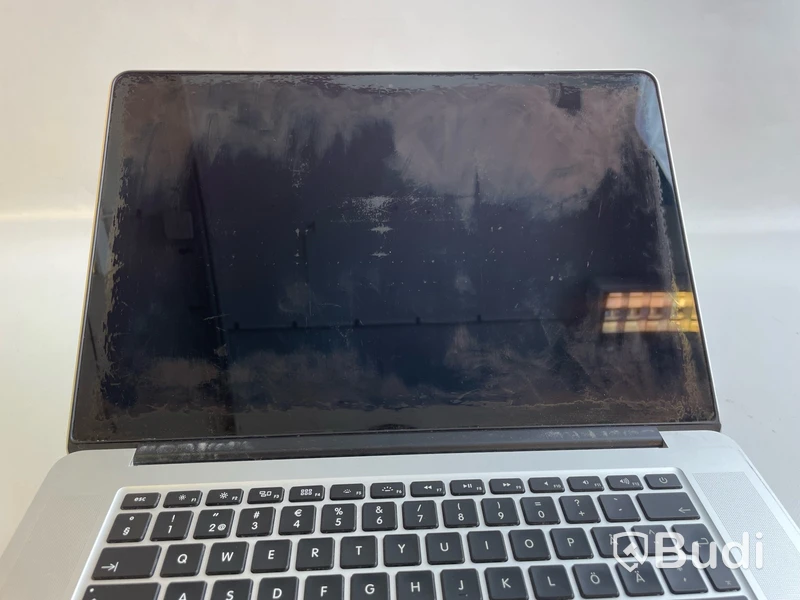 Dator Apple MacBook Pro 15tum (2015). OBS! Defekt skärm.