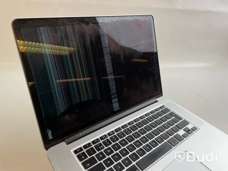 Dator Apple MacBook Pro 15tum (2015). OBS! Defekt skärm.